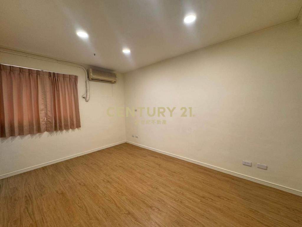 冠倫前排帝王座向邊間收租4房