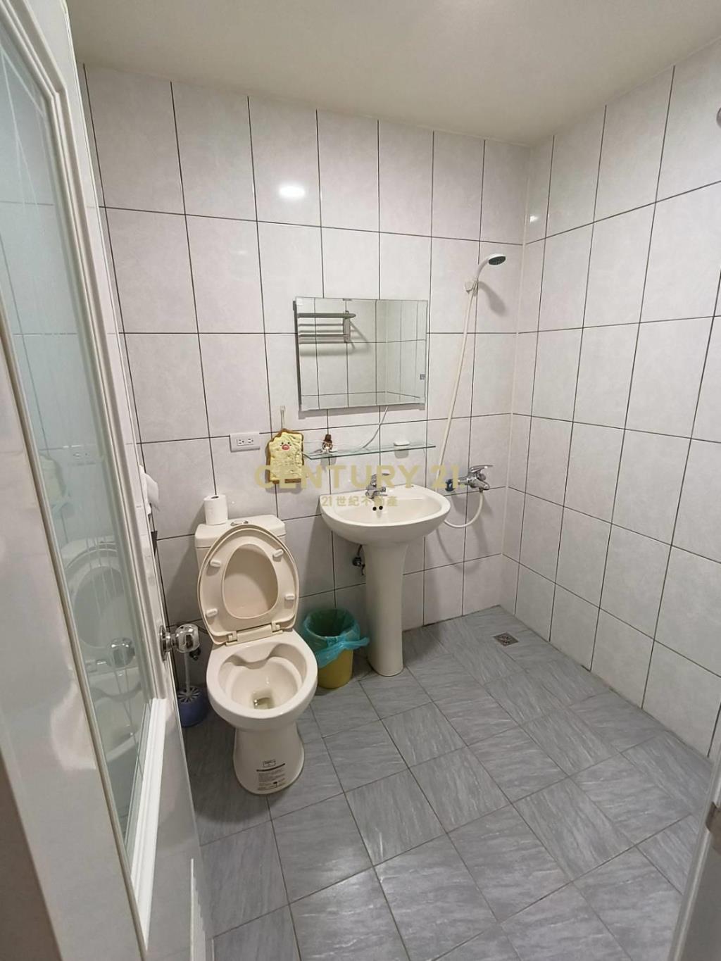 (租案)龜山紅寶三街二樓全新裝潢3房