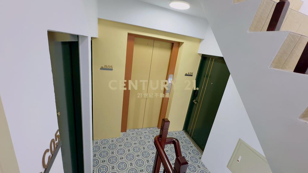 興二街全新電梯透天別墅 15間收租套房