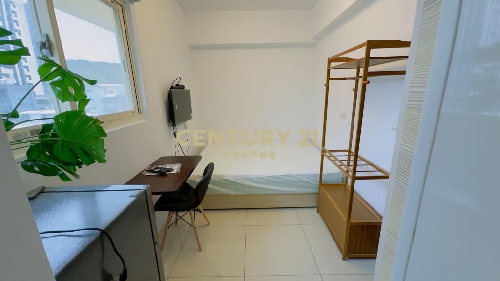 興二街全新電梯透天別墅 15間收租套房