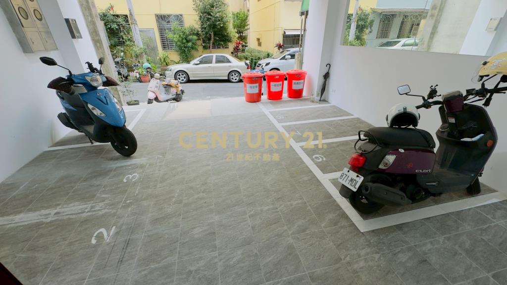 興二街全新電梯透天別墅 15間收租套房