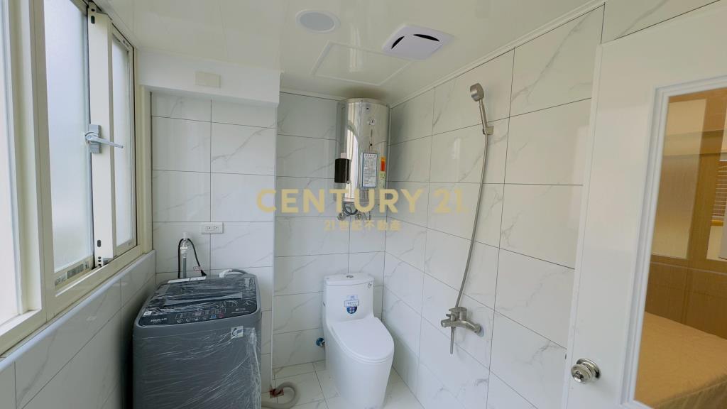 興二街全新電梯透天別墅 15間收租套房