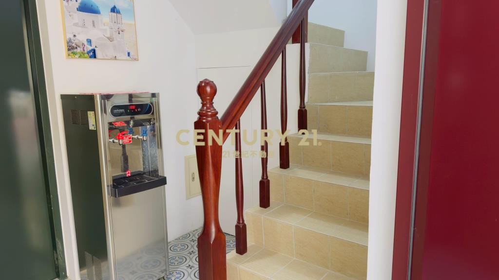 興二街全新電梯透天別墅 15間收租套房