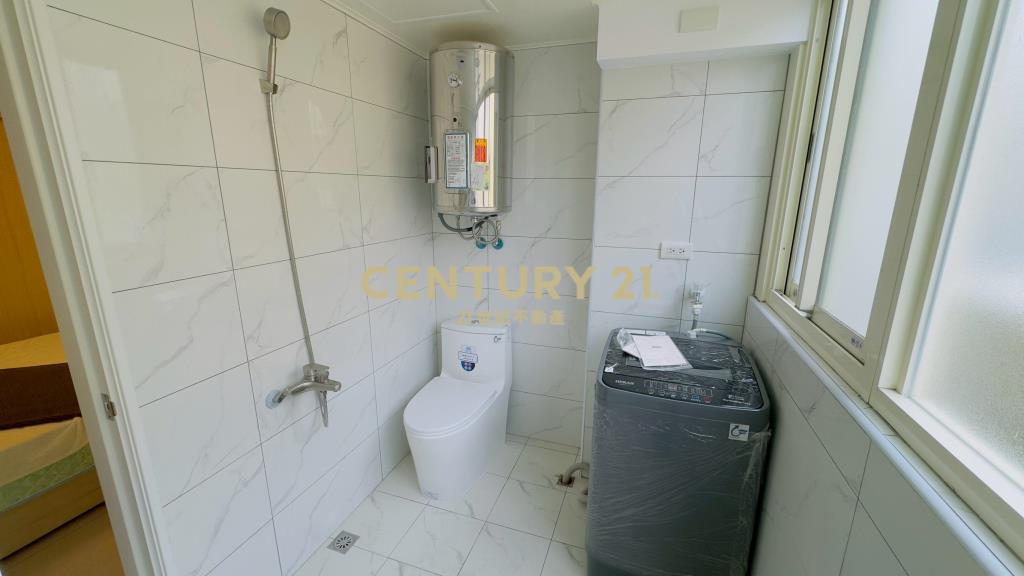 興二街全新電梯透天別墅 15間收租套房