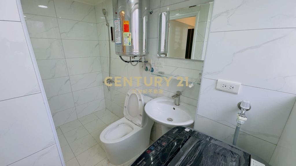 興二街全新電梯透天別墅 15間收租套房