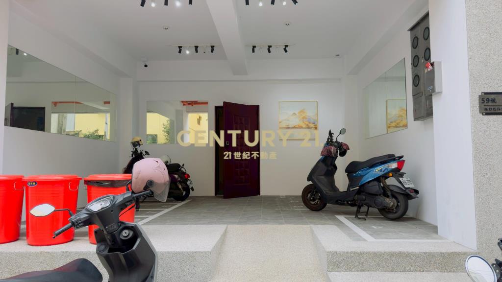 興二街全新電梯透天別墅 15間收租套房