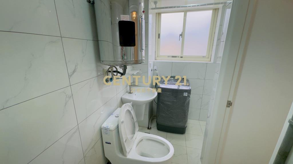 興二街全新電梯透天別墅 15間收租套房