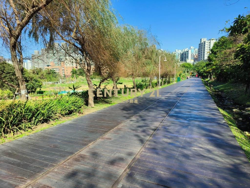 冠倫邊間全新裝潢3房車