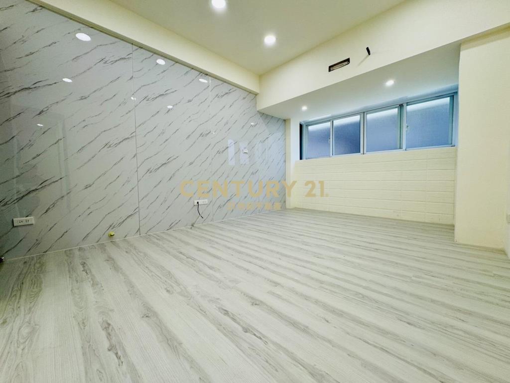 冠倫邊間全新裝潢3房車