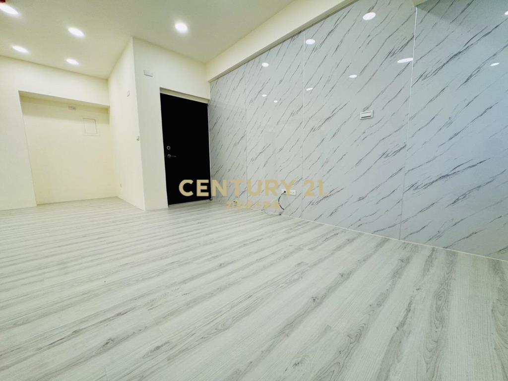 冠倫邊間全新裝潢3房車