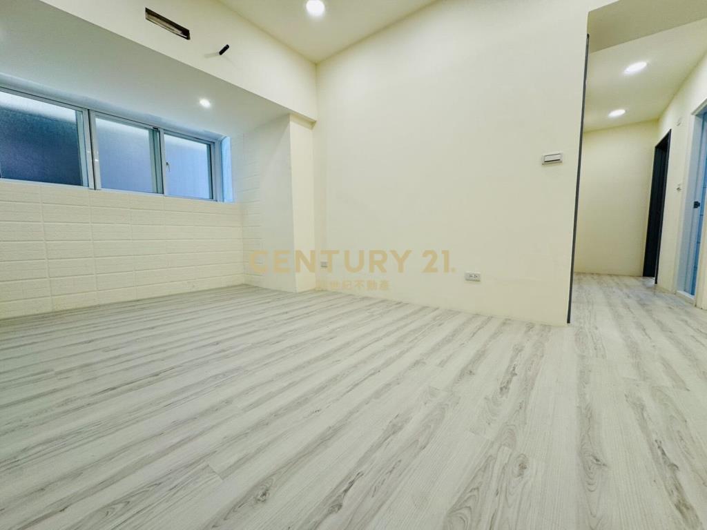 冠倫邊間全新裝潢3房車