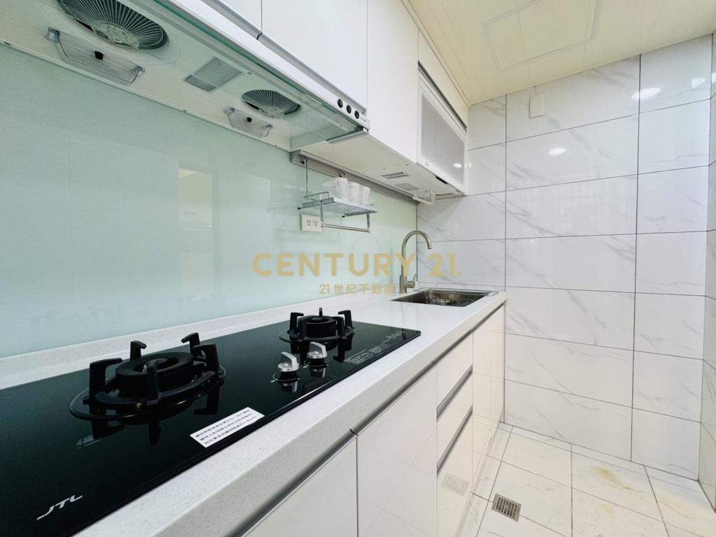 冠倫邊間全新裝潢3房車