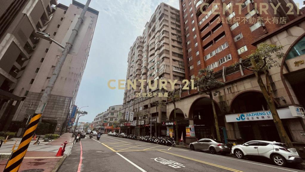 (租)大有商圈大地坪挑高黃金店面