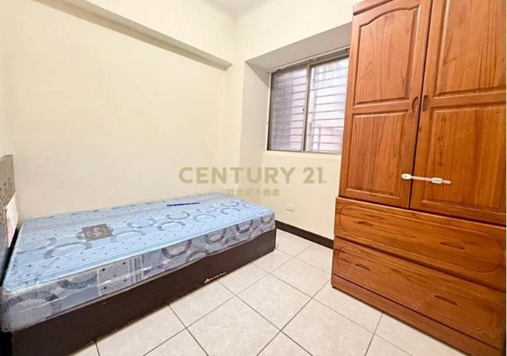 冠倫邊間通風三房車