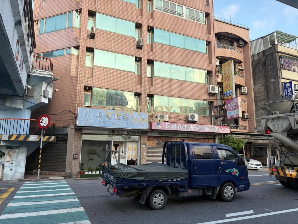 東門國小三角窗店面
