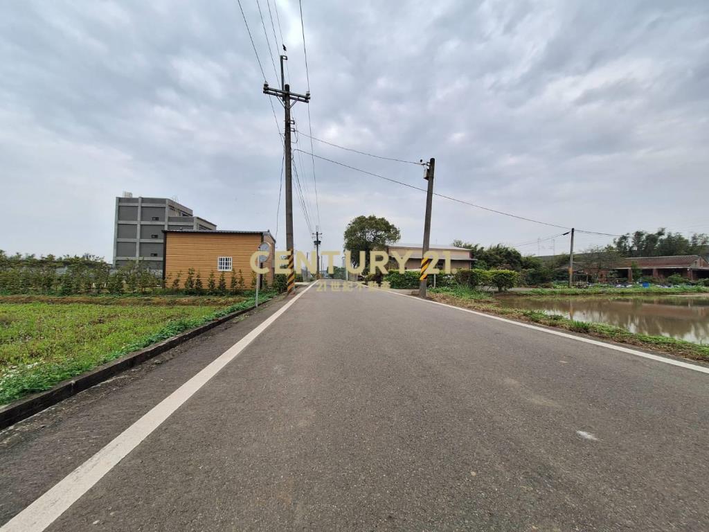 青埔內厝路農地附合法資材室