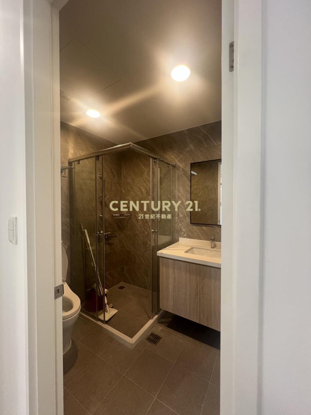 皇普園首之道全新3房車