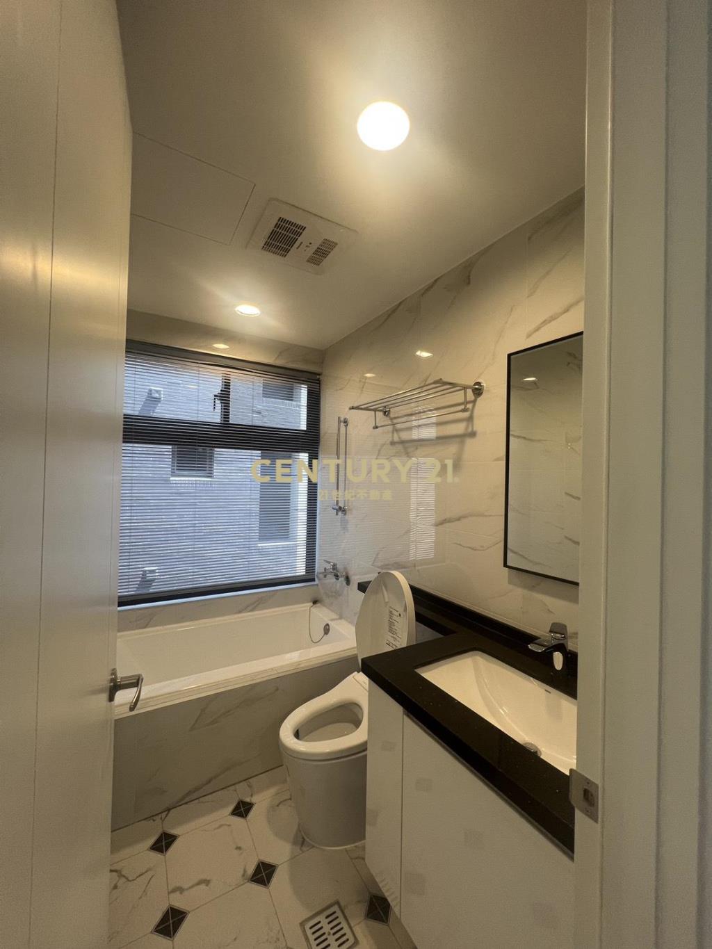 皇普園首之道全新3房車