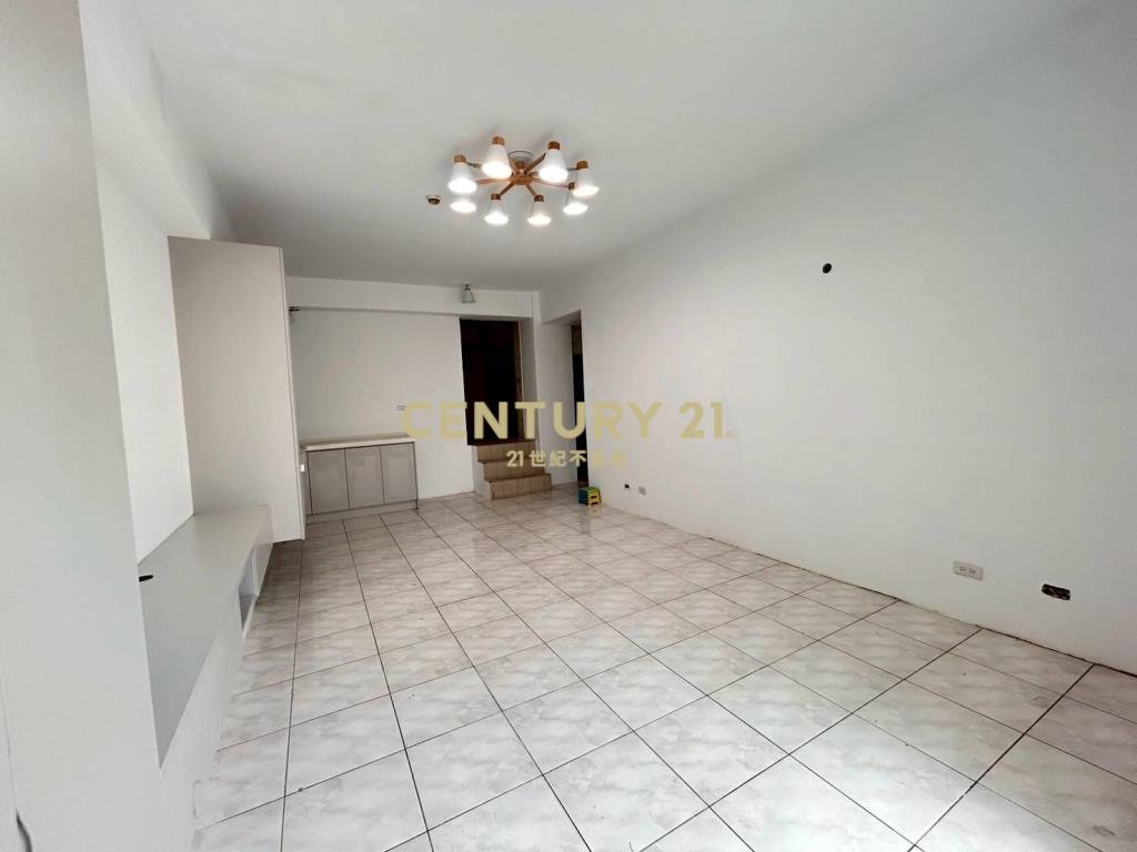 臨體育園區一樓雙車