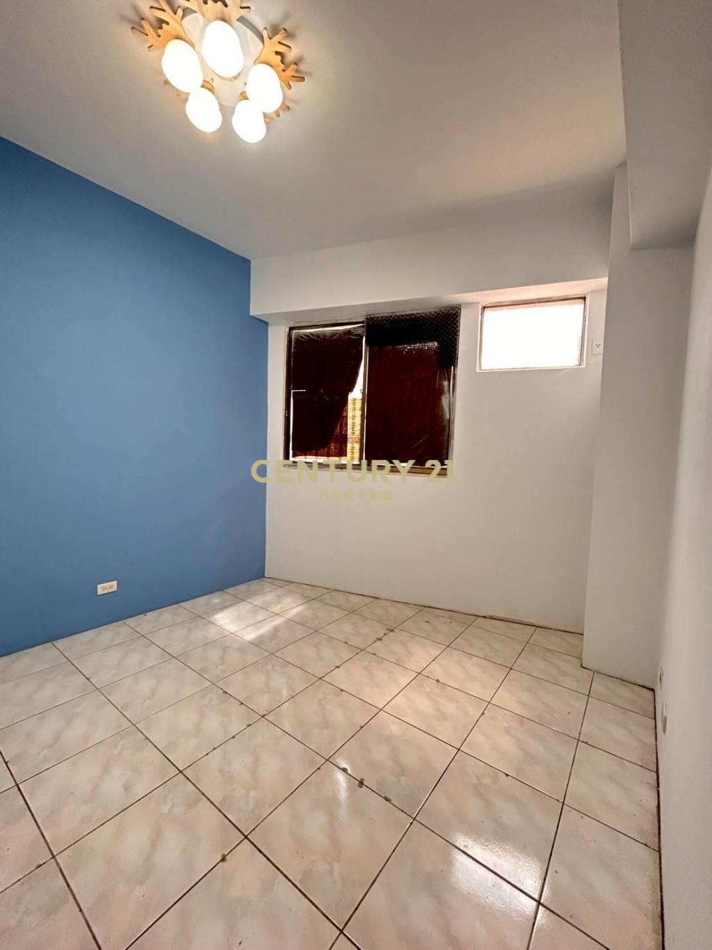 臨體育園區一樓雙車