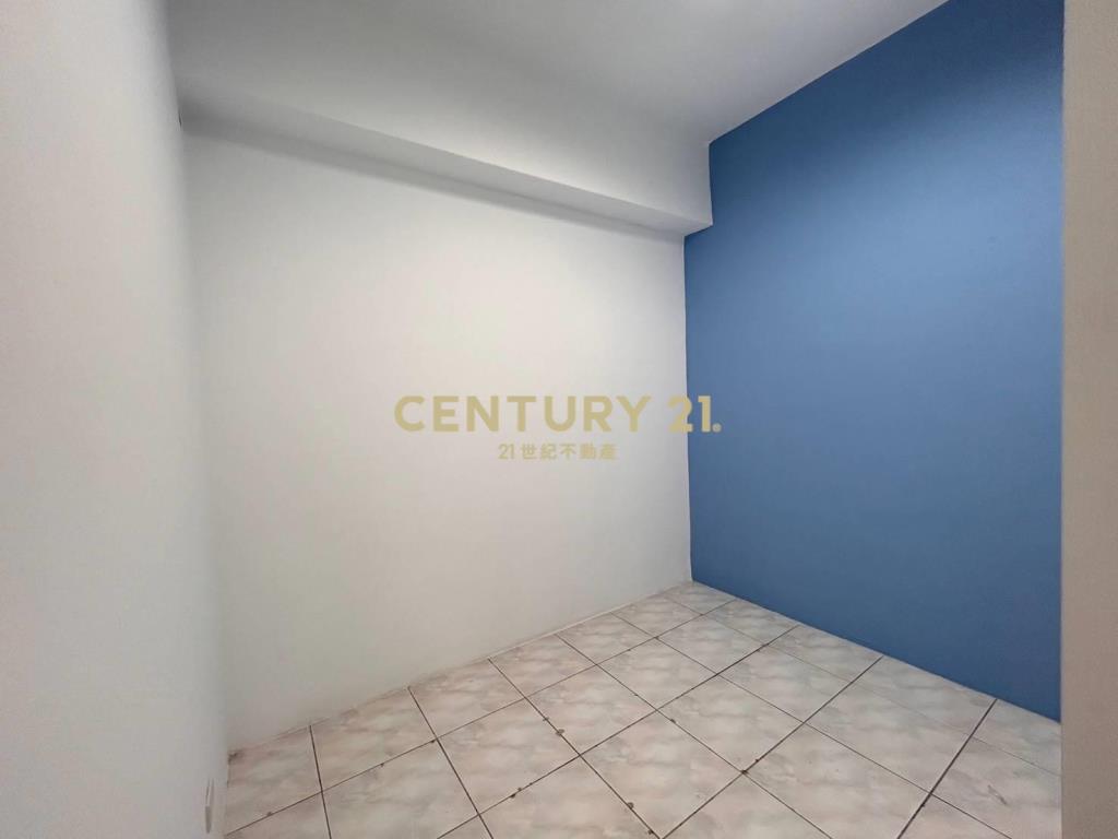 臨體育園區一樓雙車