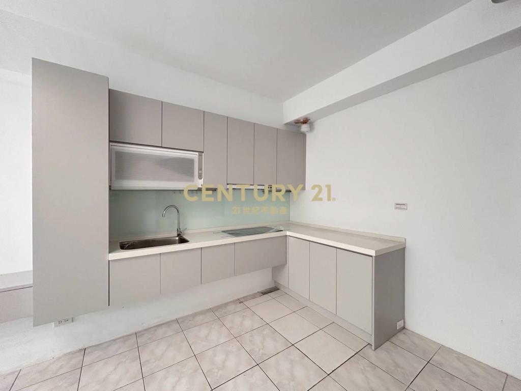 臨體育園區一樓雙車