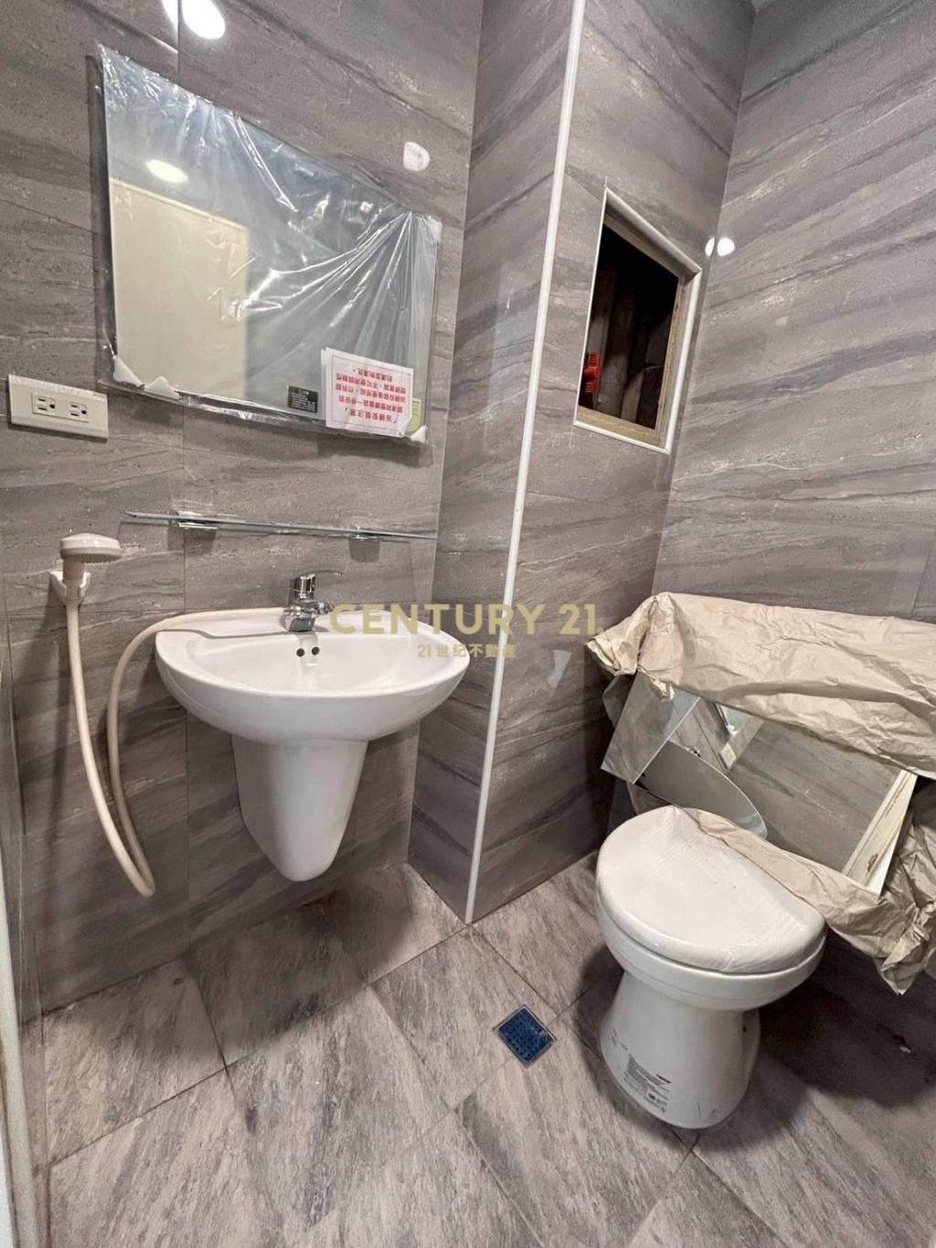 臨體育園區一樓雙車