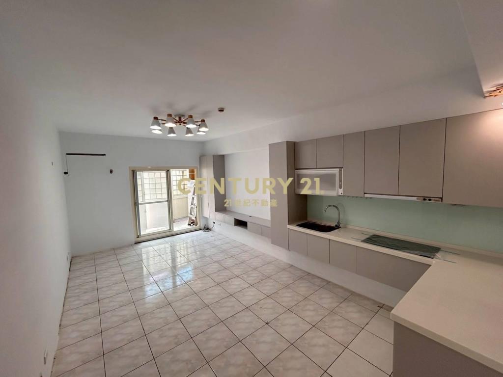 臨體育園區一樓雙車