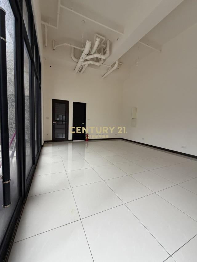 青埔近A19全新大面寬店面