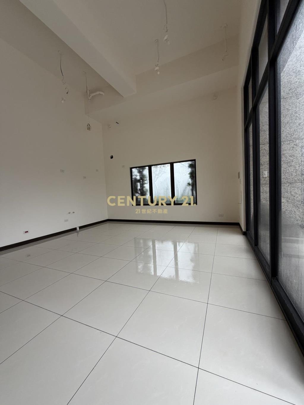 青埔近A19全新大面寬店面