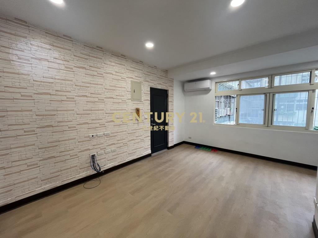 三重捷運邊間面寬公寓