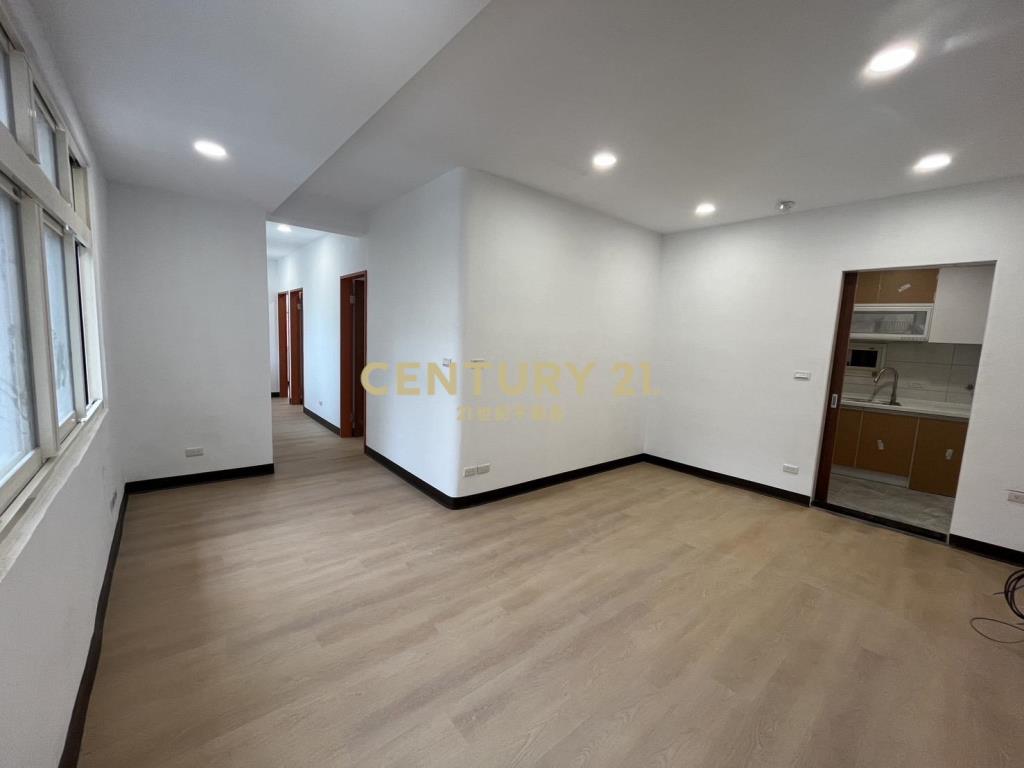 三重捷運邊間面寬公寓