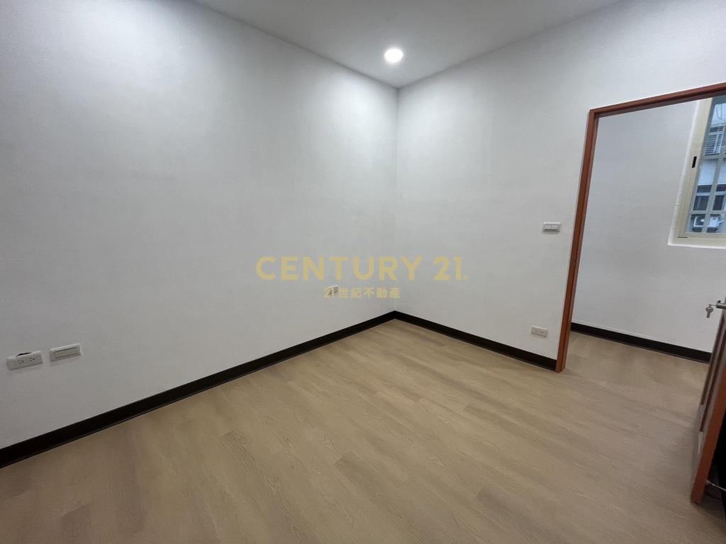 三重捷運邊間面寬公寓