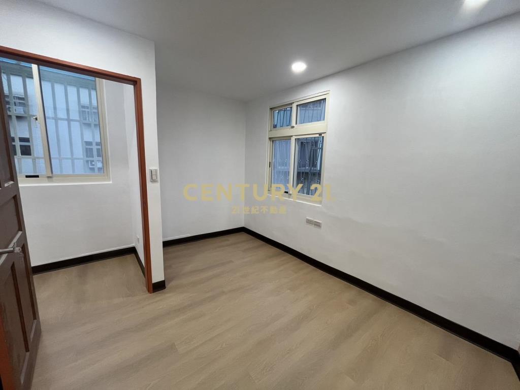 三重捷運邊間面寬公寓