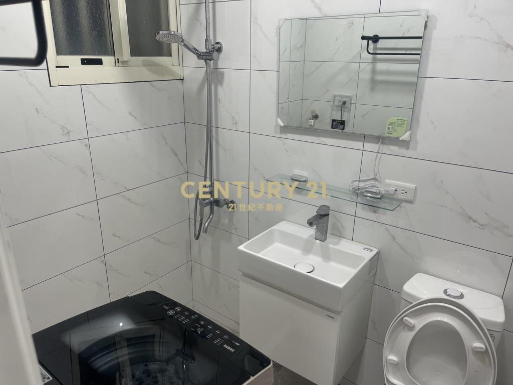 三重捷運邊間面寬公寓