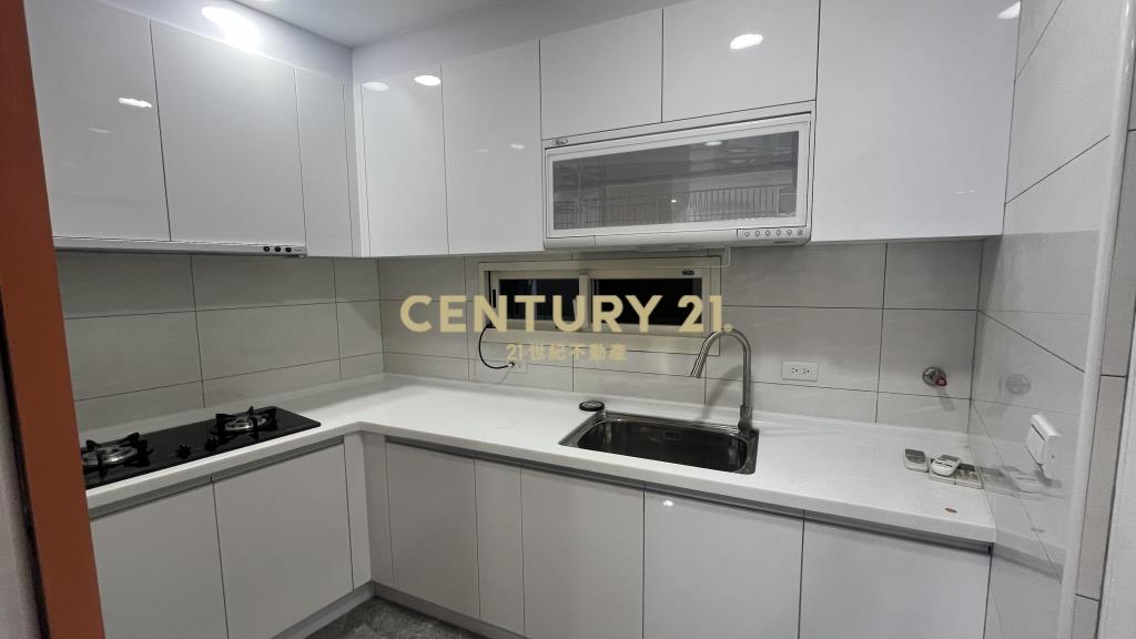 三重捷運邊間面寬公寓