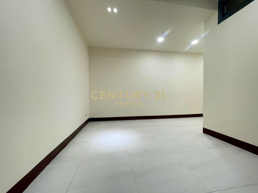 獅子林商圈臨路整新透天