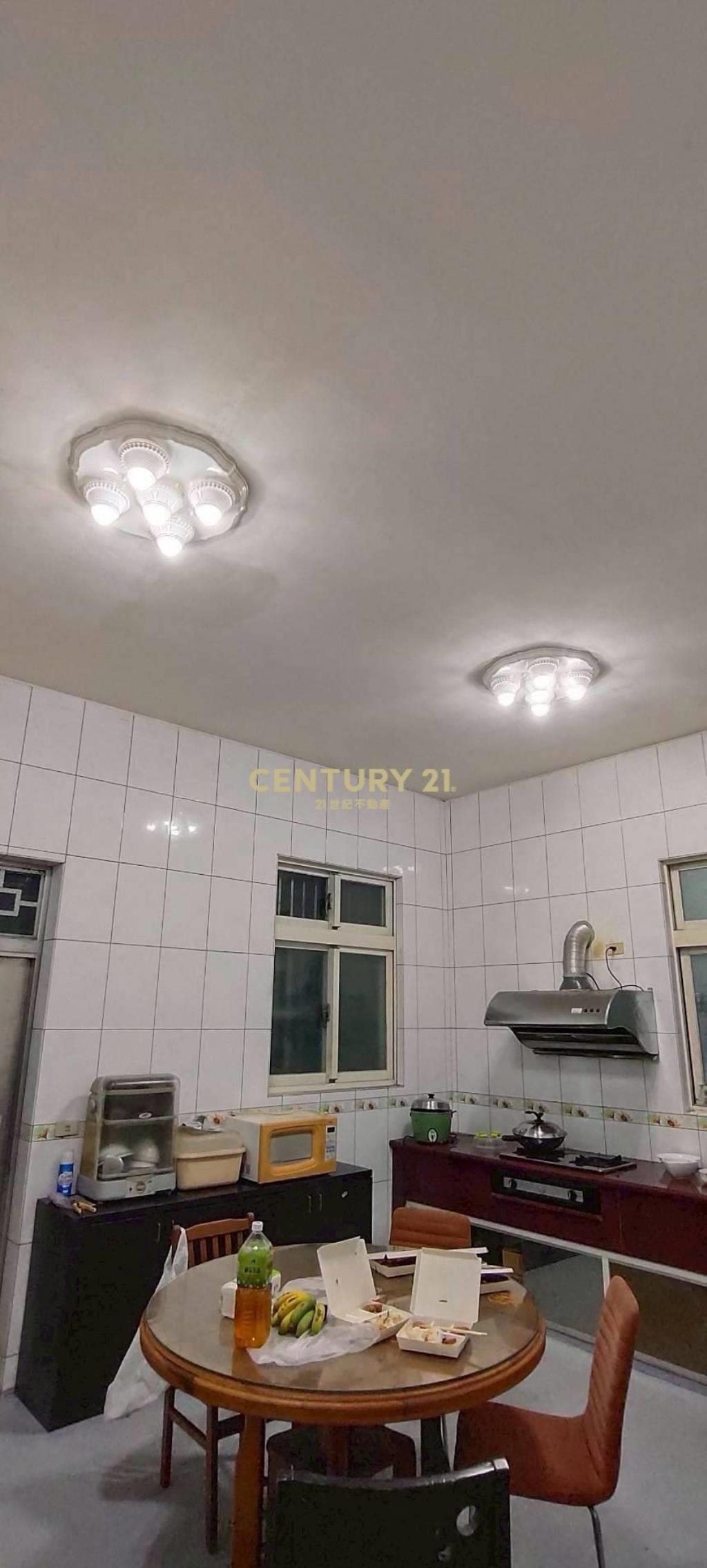 近上湖國小三面臨路農舍