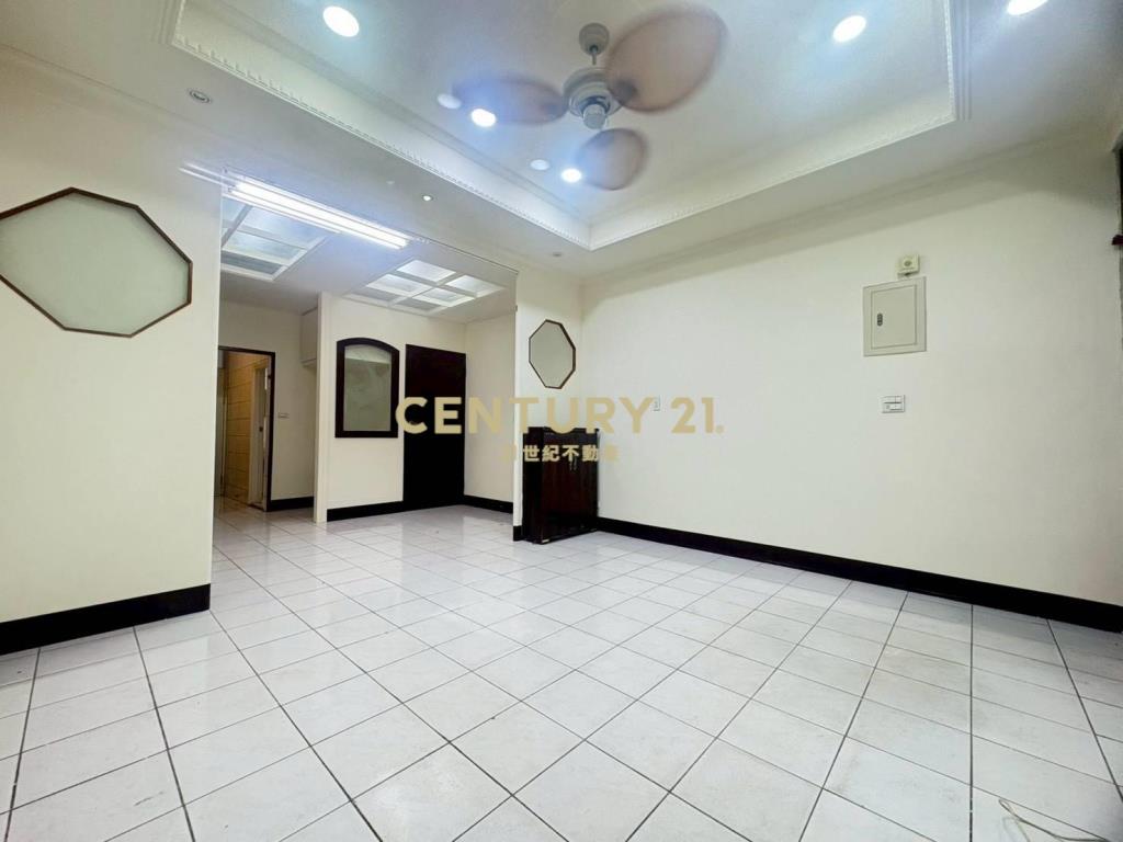 中壢山東前院停車透天