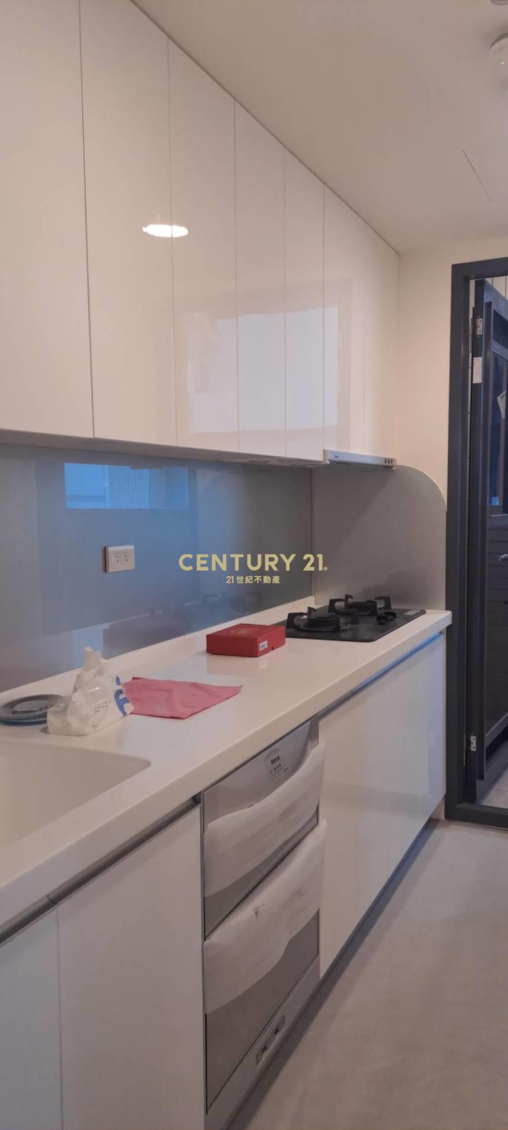 青埔旁全新2房+車位