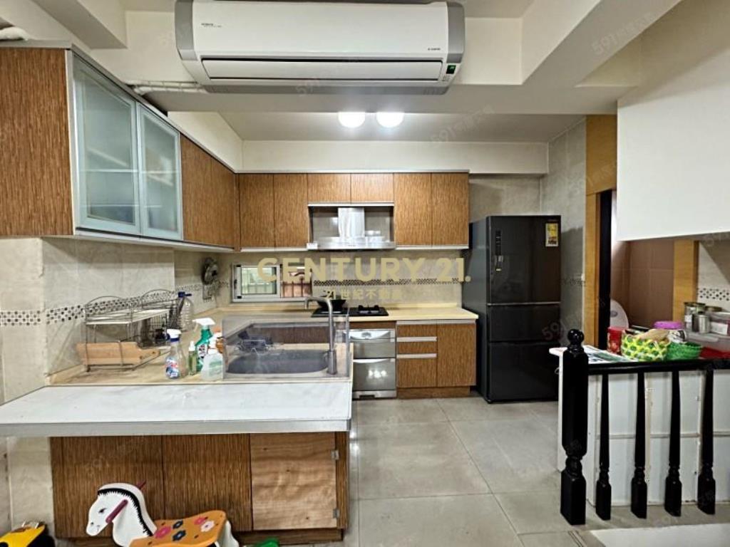 鄰廣豐商圈G5站稀有透天電梯別墅