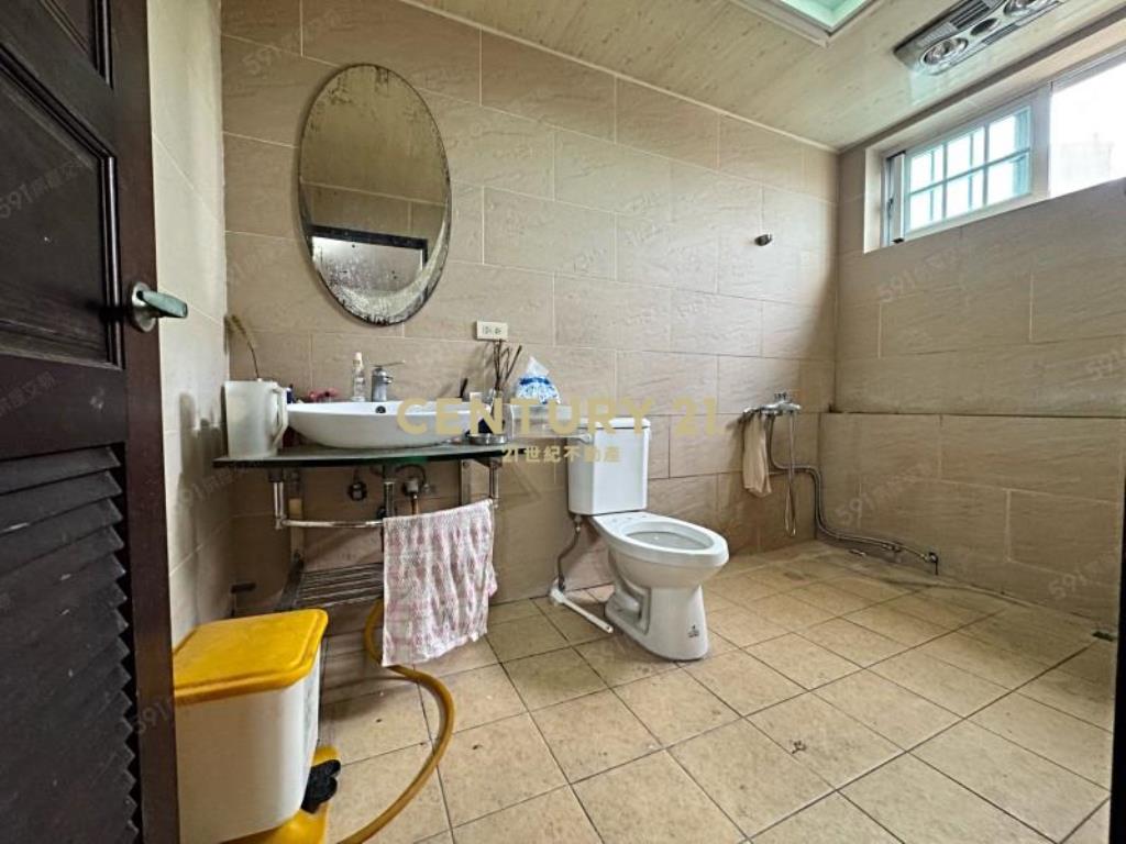 鄰廣豐商圈G5站稀有透天電梯別墅