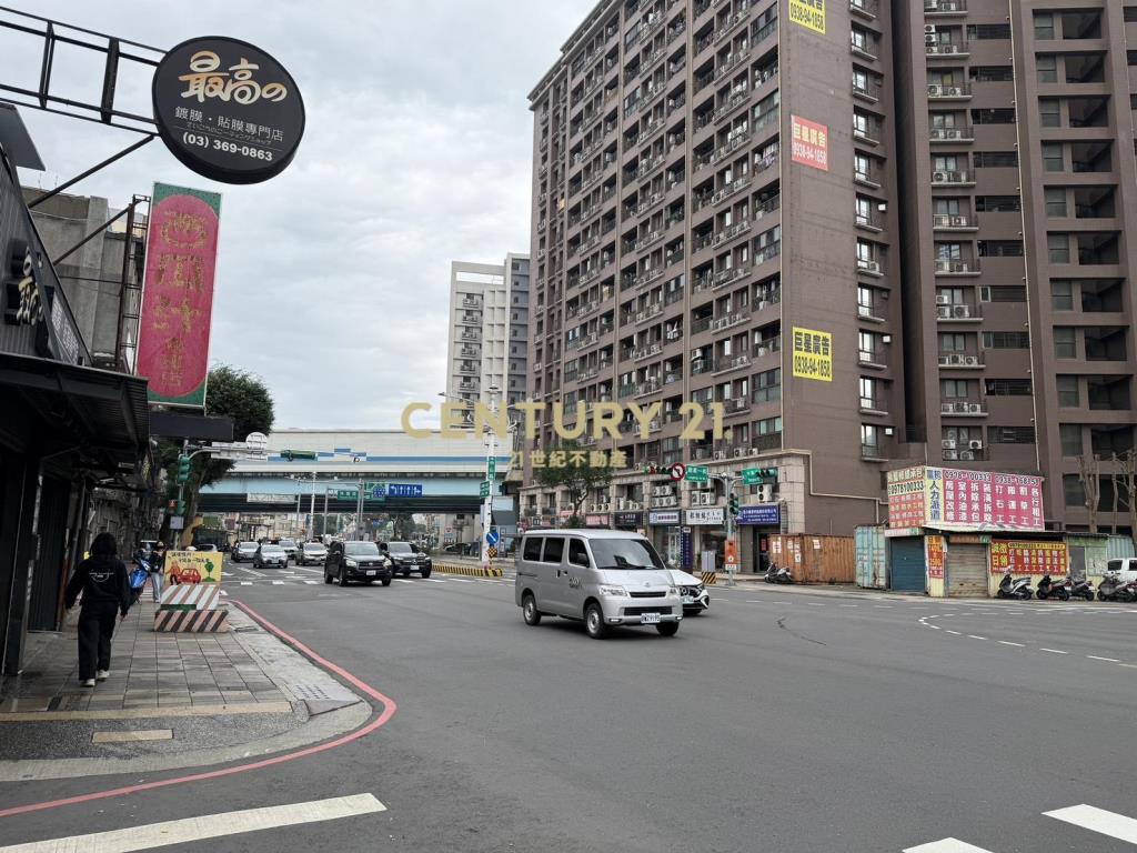 近龍安商圈愛買旁面寬黃金透店