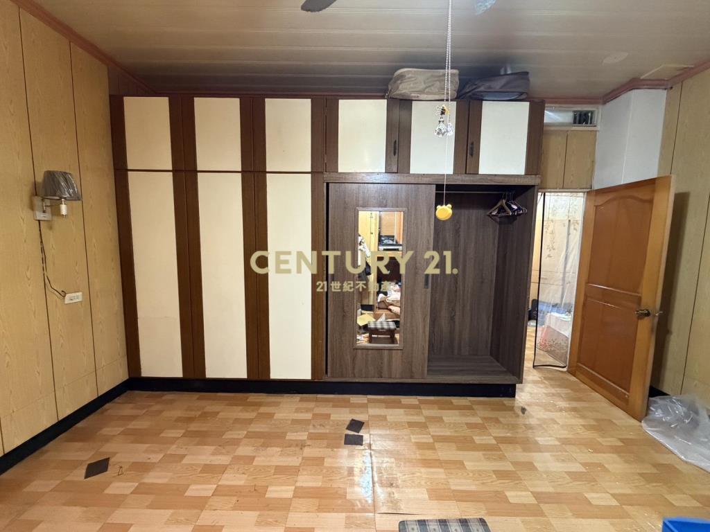 近龍安商圈愛買旁面寬黃金透店