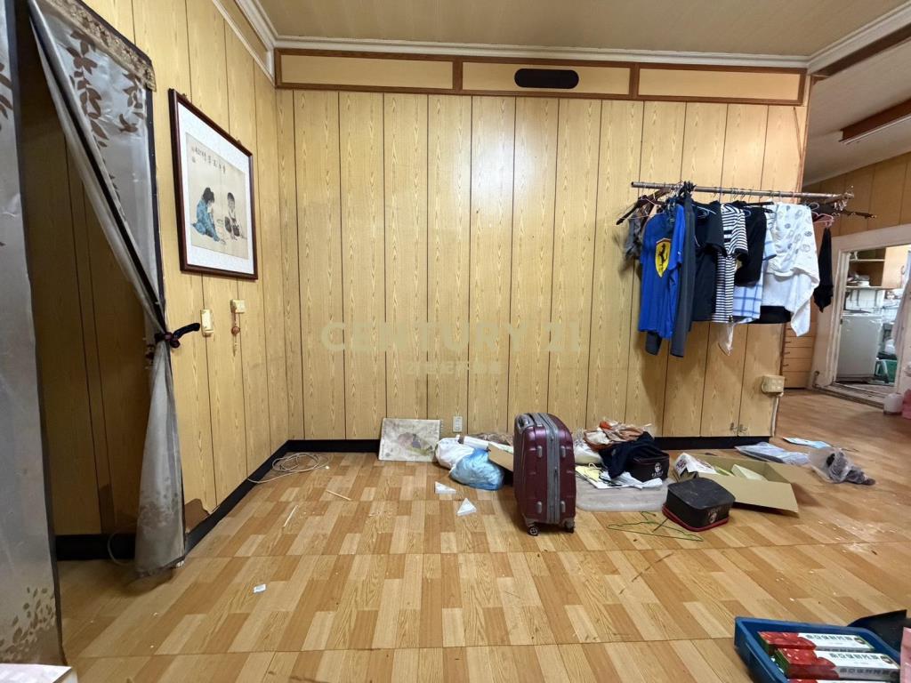 近龍安商圈愛買旁面寬黃金透店