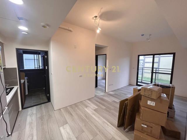 近喜來登全新兩房車