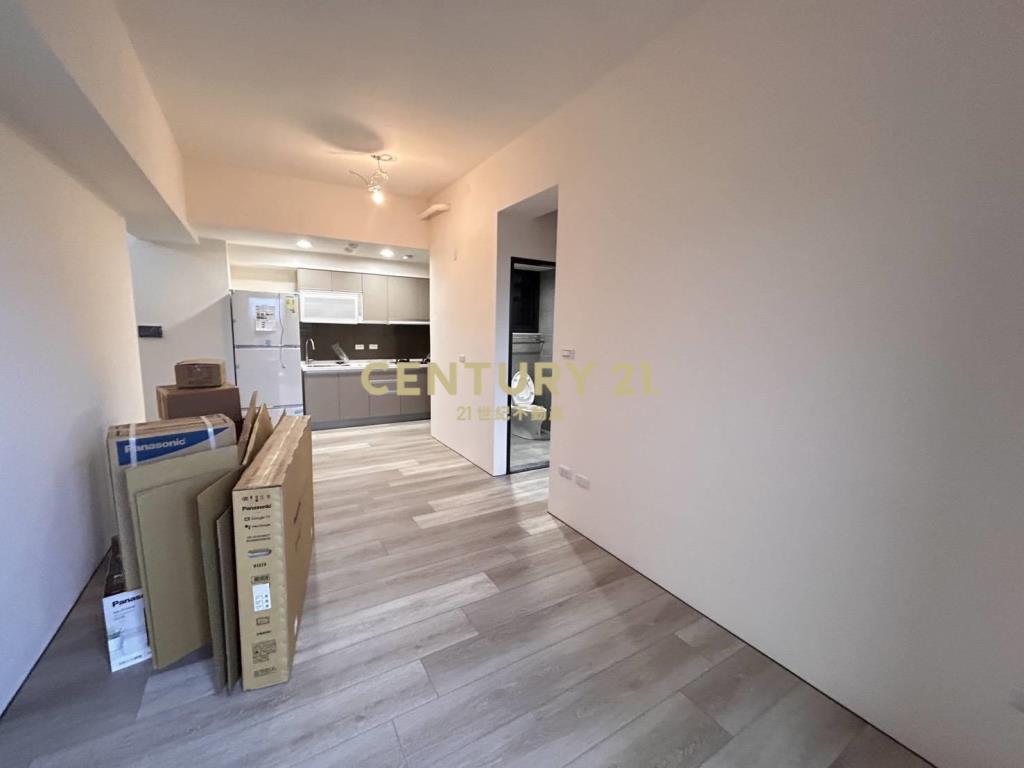 近喜來登全新兩房車