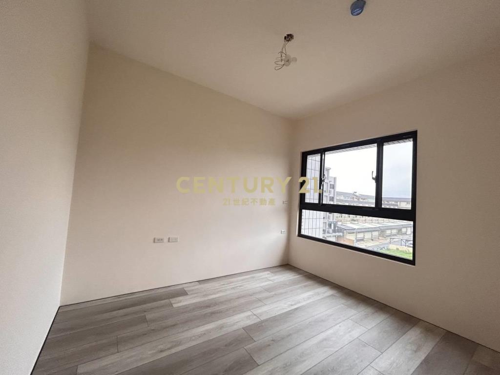 近喜來登全新兩房車