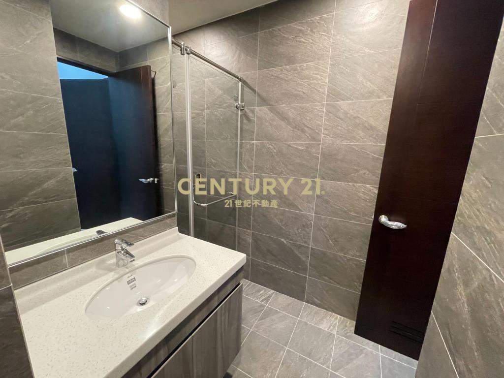 青埔A18全新挑高兩房兩衛+平車