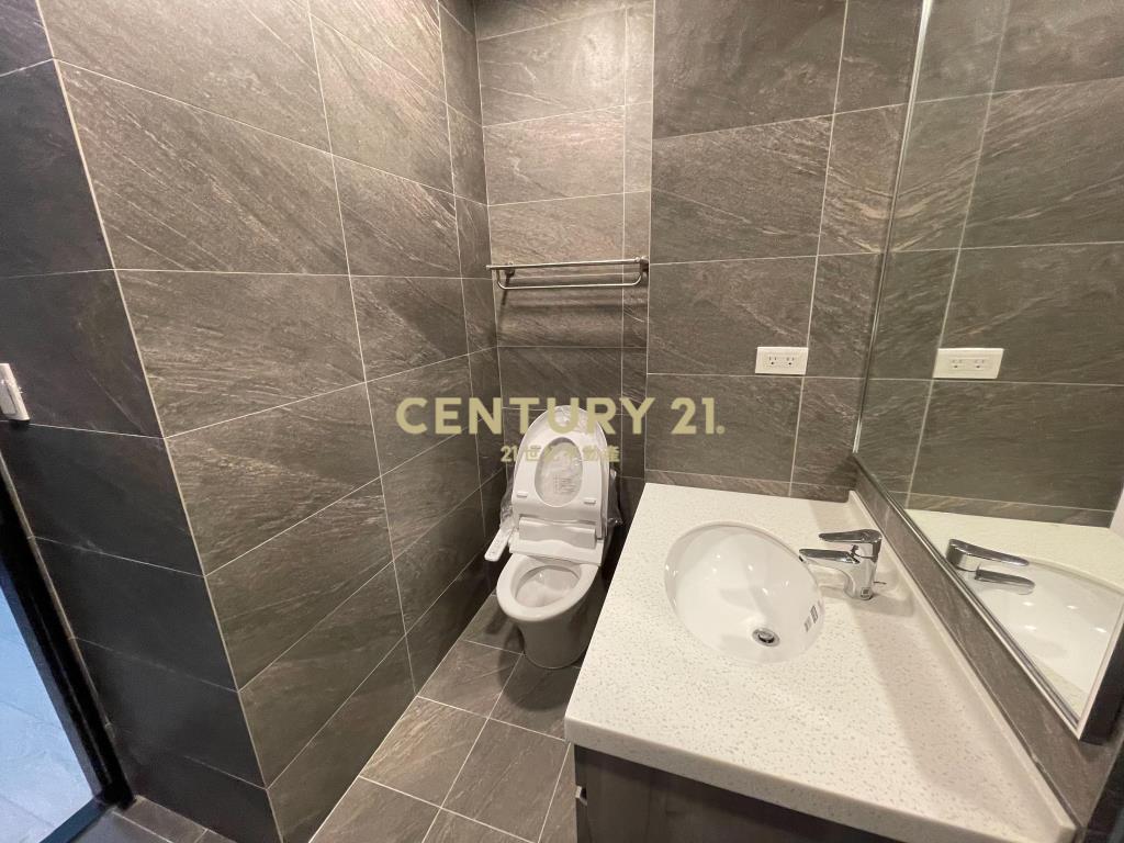 青埔A18全新挑高兩房兩衛+平車